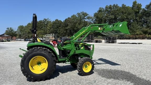 Image of John Deere 4044M equipment image 4