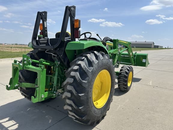 Image of John Deere 4044M equipment image 4