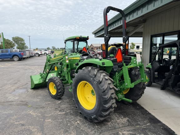 Image of John Deere 4044R equipment image 4