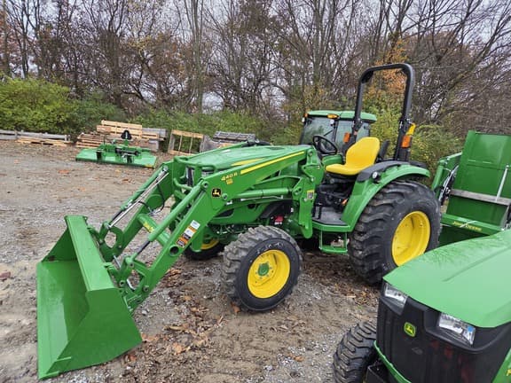 Image of John Deere 4044R equipment image 1