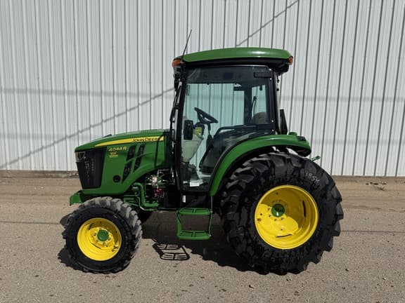 Image of John Deere 4044R equipment image 1