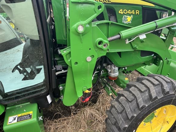 Image of John Deere 4044R equipment image 3