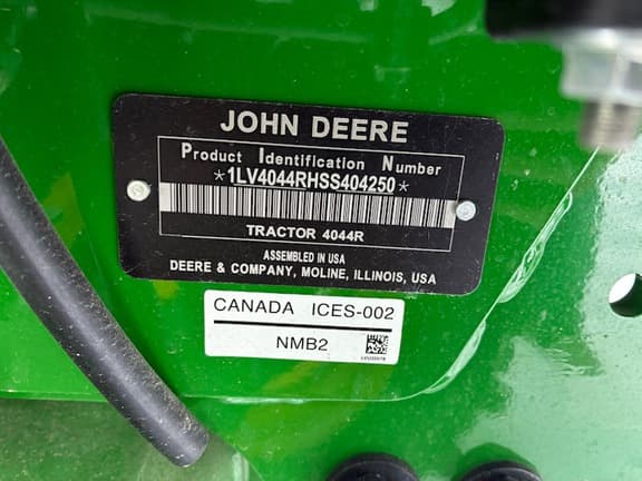 Image of John Deere 4044R equipment image 3