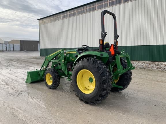 Image of John Deere 4044R equipment image 4