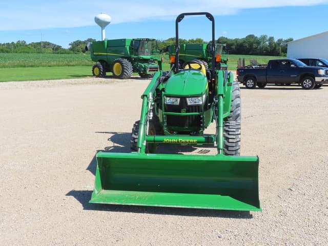 Image of John Deere 4052M equipment image 3