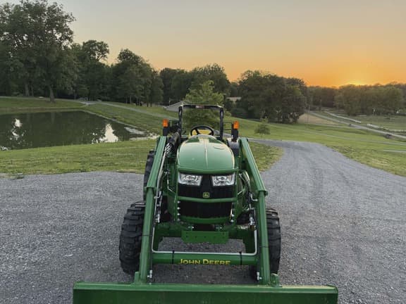 Image of John Deere 4052M equipment image 4