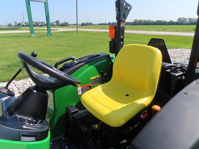Image of John Deere 4052M equipment image 4