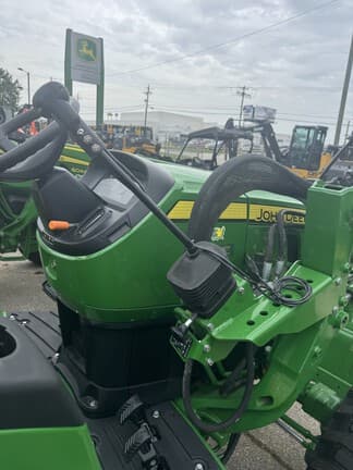 Image of John Deere 4052M equipment image 4