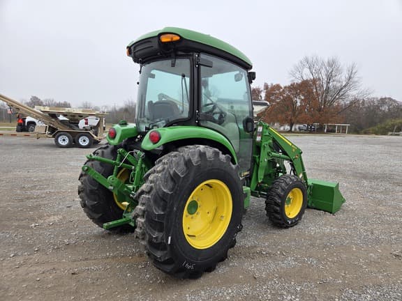 Image of John Deere 4052R equipment image 4