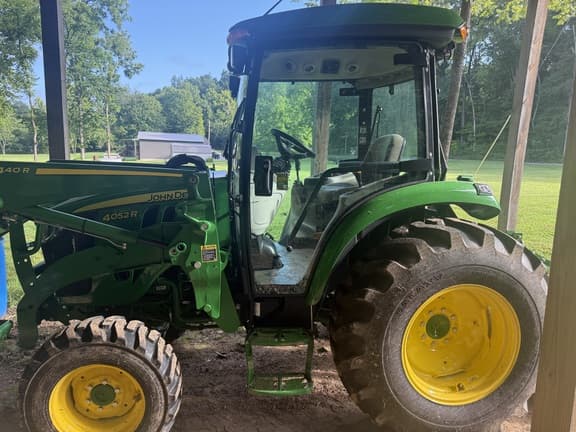 Image of John Deere 4052R equipment image 4
