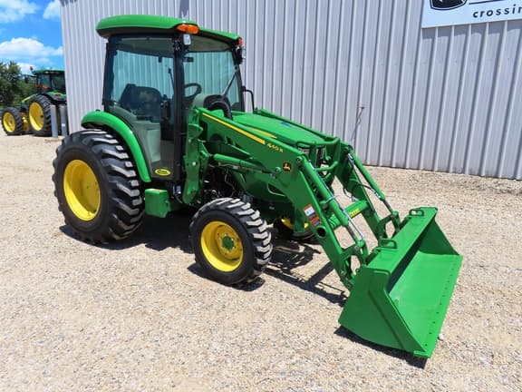 Image of John Deere 4052R equipment image 4