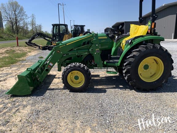 Image of John Deere 4052R equipment image 2