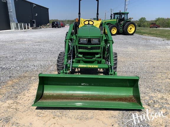 Image of John Deere 4052R equipment image 4
