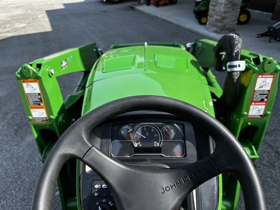 Image of John Deere 4052R equipment image 1