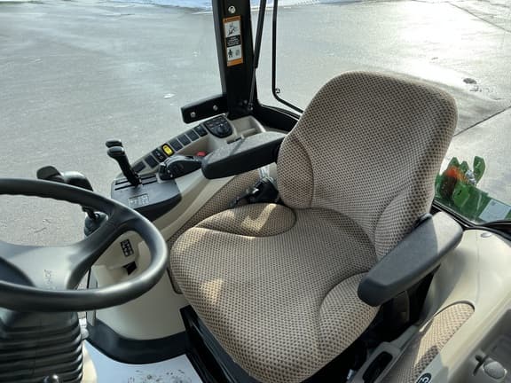Image of John Deere 4052R equipment image 4