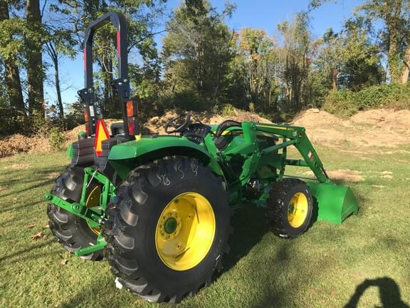 Image of John Deere 4066M equipment image 4