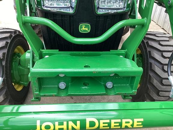Image of John Deere 4066M equipment image 4