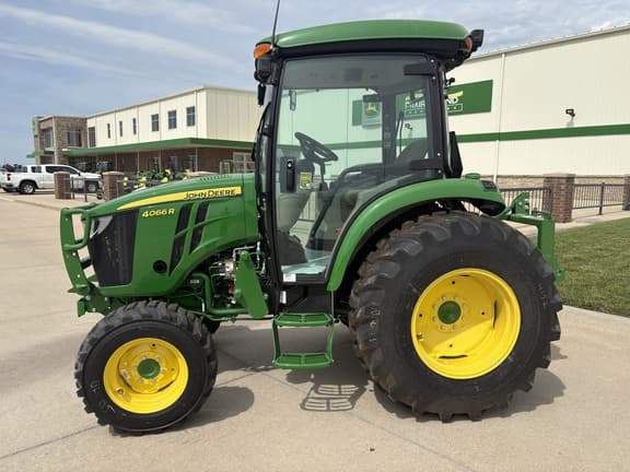 Image of John Deere 4066R equipment image 1