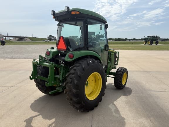 Image of John Deere 4066R equipment image 4