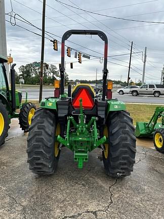 Image of John Deere 4066R equipment image 4