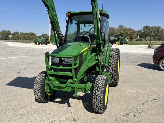 Image of John Deere 4066R equipment image 4