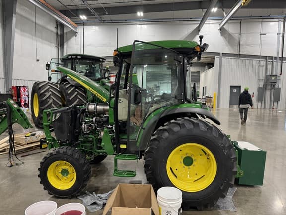 Image of John Deere 4066R equipment image 1