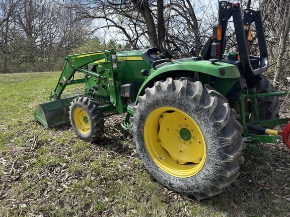 Image of John Deere 4066R equipment image 2