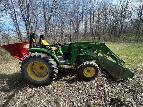 Image of John Deere 4066R equipment image 4