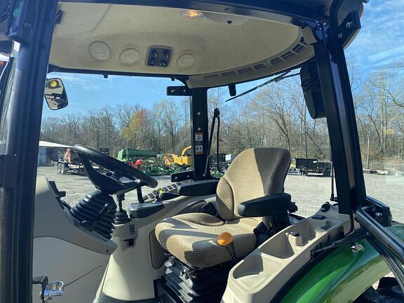 Image of John Deere 4066R equipment image 3