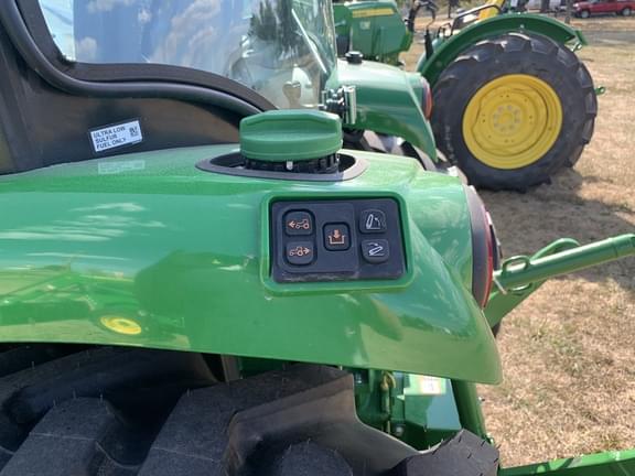 Image of John Deere 4066R equipment image 3