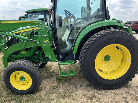 Image of John Deere 4066R equipment image 4