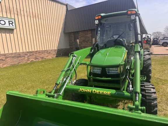 Image of John Deere 4066R equipment image 4