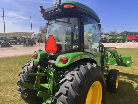 Image of John Deere 4066R equipment image 2