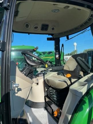 Image of John Deere 4066R equipment image 3