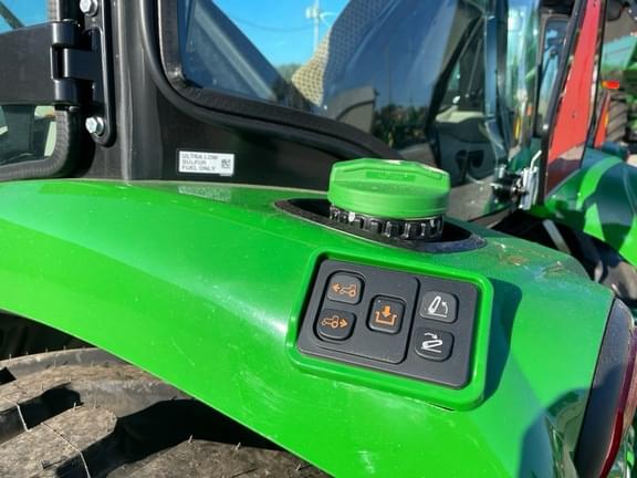 Image of John Deere 4066R equipment image 4