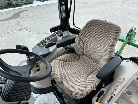 Image of John Deere 4075R equipment image 4