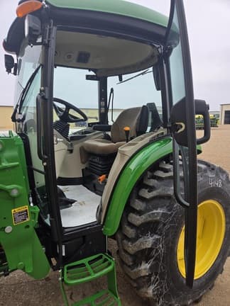 Image of John Deere 4075R equipment image 4