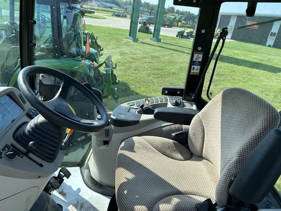 Image of John Deere 4075R equipment image 4