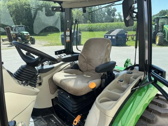 Image of John Deere 4075R equipment image 4