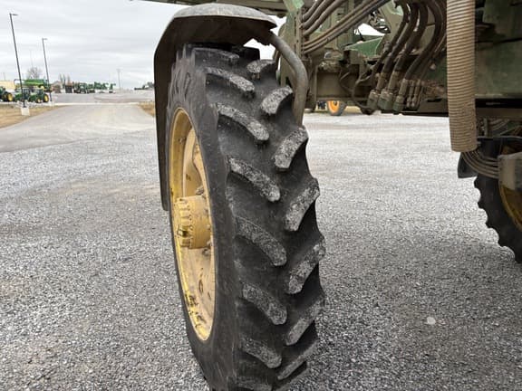 Image of John Deere 410R equipment image 3