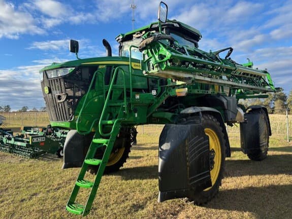 Image of John Deere 410R equipment image 3