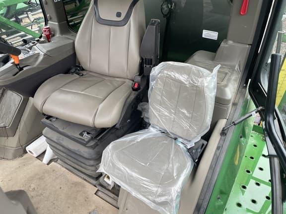 Image of John Deere 410R equipment image 4