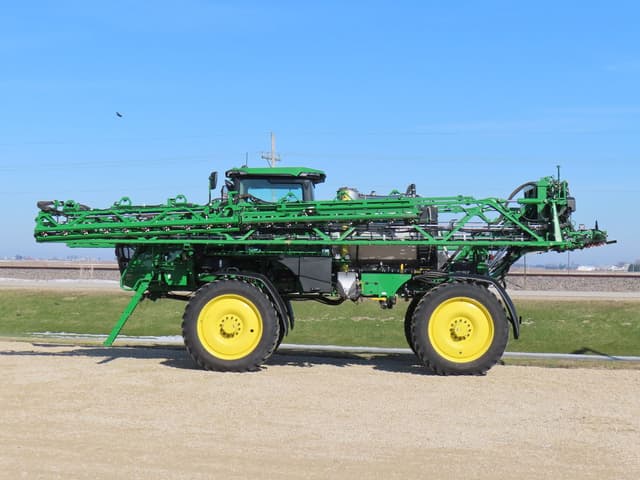 Image of John Deere 410R equipment image 2