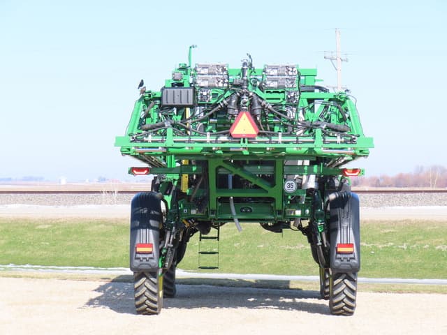 Image of John Deere 410R equipment image 4