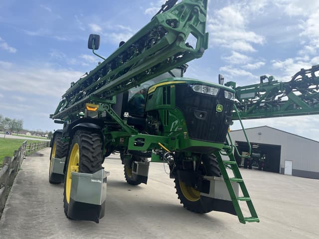 Image of John Deere 410R equipment image 3