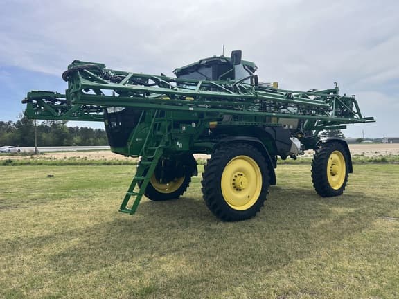 Image of John Deere 410R equipment image 1
