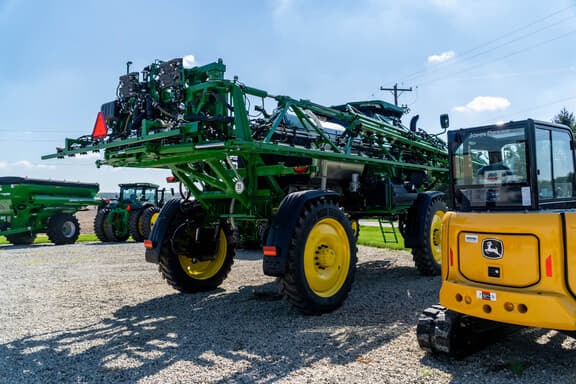 Image of John Deere 410R equipment image 4