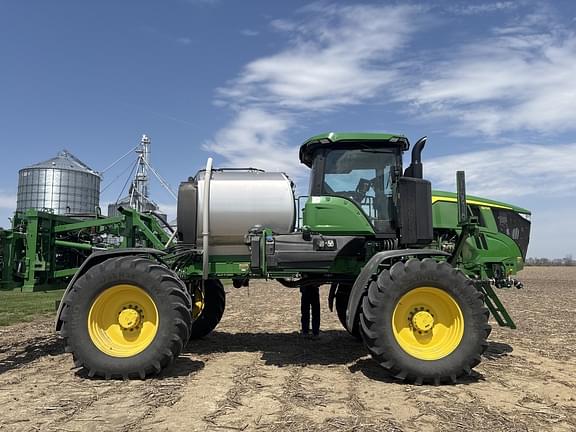 Image of John Deere 410R equipment image 3