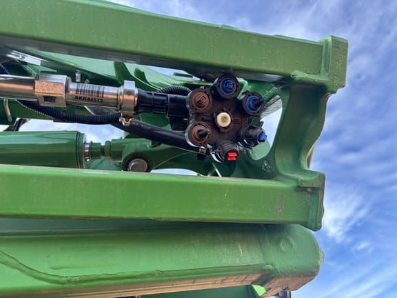 Image of John Deere 412R equipment image 4