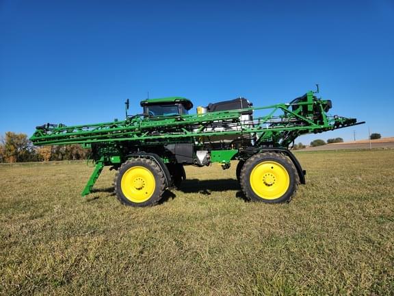 Image of John Deere 412R equipment image 3